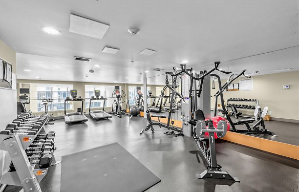 865 2080 W Broadway Kitsilano
