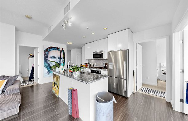 865 2080 W Broadway Kitsilano