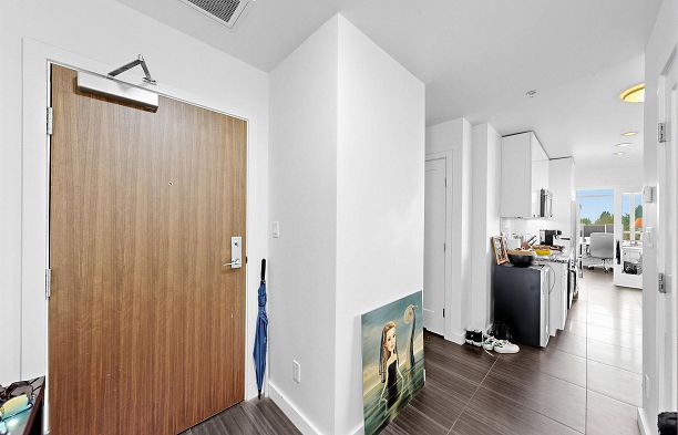 865 2080 W Broadway Kitsilano