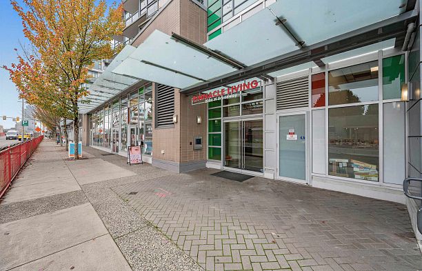 865 2080 W Broadway Kitsilano