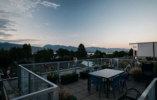 302 4387 W 10th Avenue Point Grey
