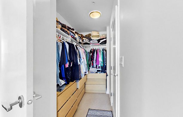 865 2080 W Broadway Kitsilano