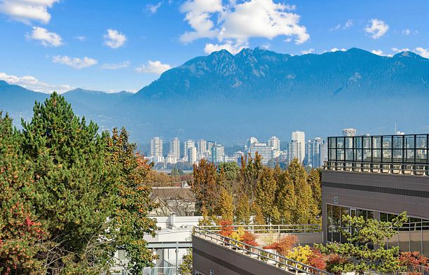 865 2080 W Broadway Kitsilano