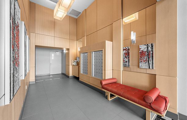 865 2080 W Broadway Kitsilano