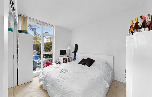 865 2080 W Broadway Kitsilano