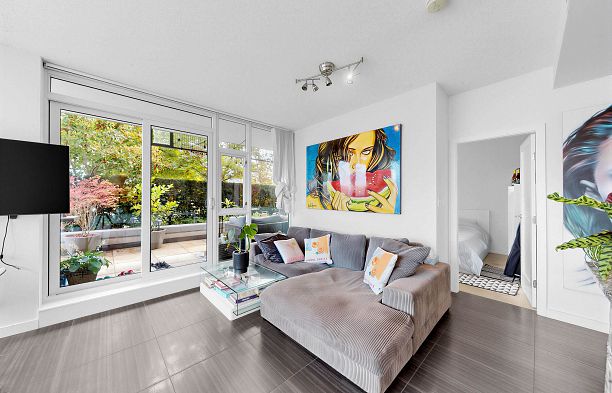 865 2080 W Broadway Kitsilano