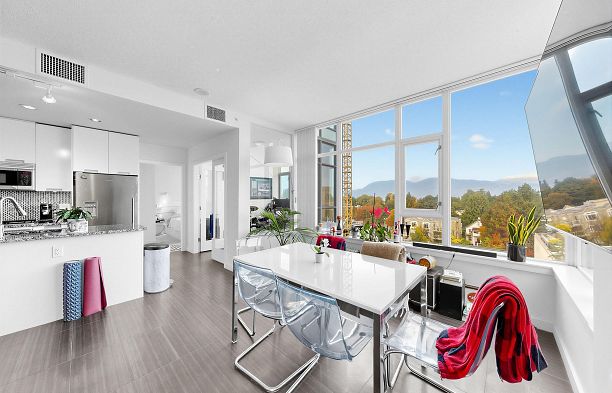 865 2080 W Broadway Kitsilano