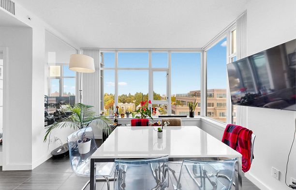 865 2080 W Broadway Kitsilano