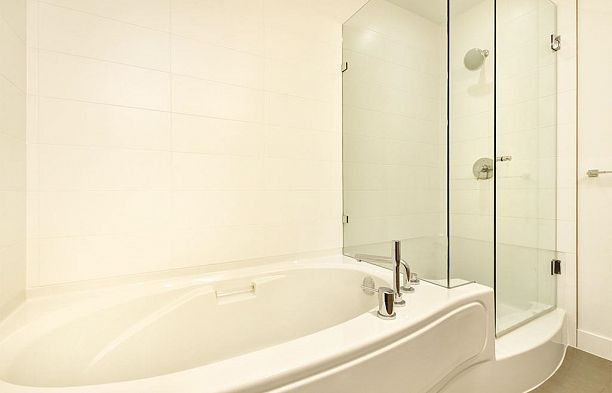 PH7 2528 Collingwood Street Kitsilano