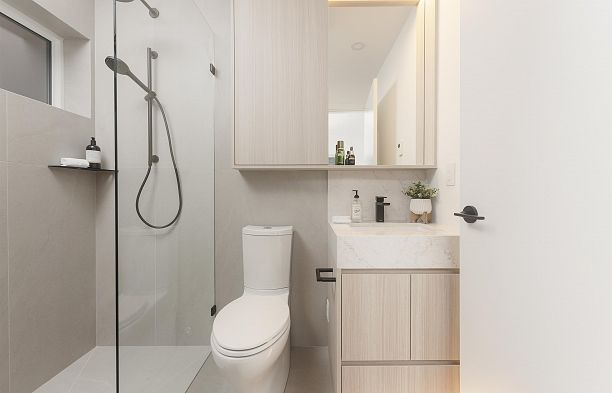 2 2755 W 11th Avenue Kitsilano