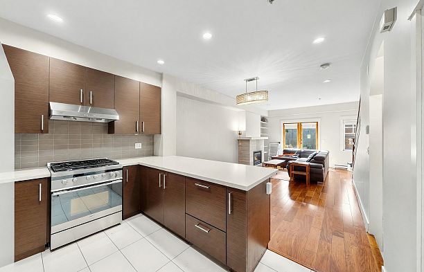 5978 Oak Street Oakridge VW