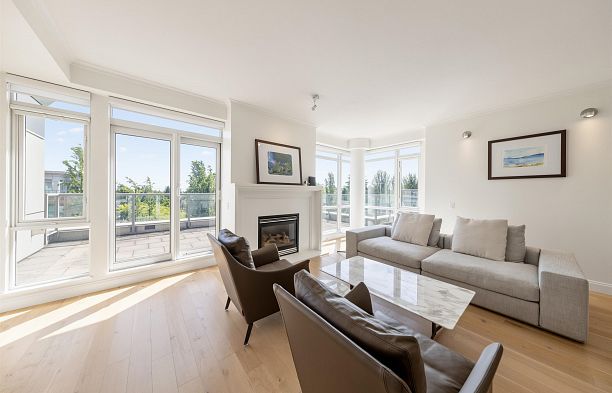 602 618 W 45th Avenue Oakridge VW