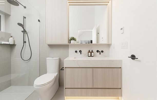 2 2755 W 11th Avenue Kitsilano