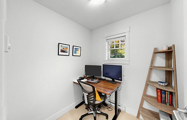 5978 Oak Street Oakridge VW
