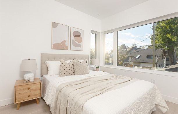 2 2755 W 11th Avenue Kitsilano