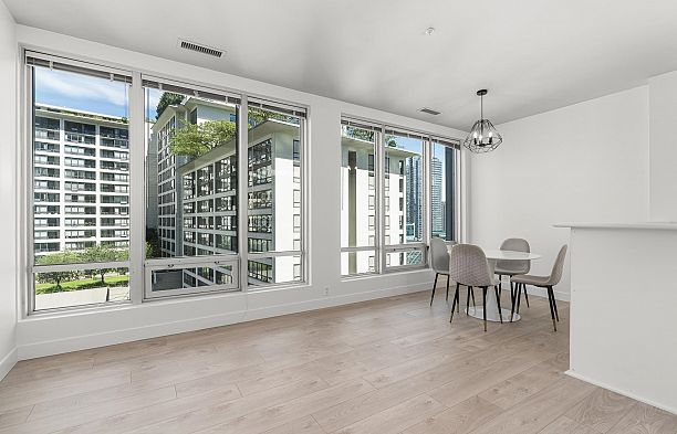 1012 989 Nelson Street Downtown VW