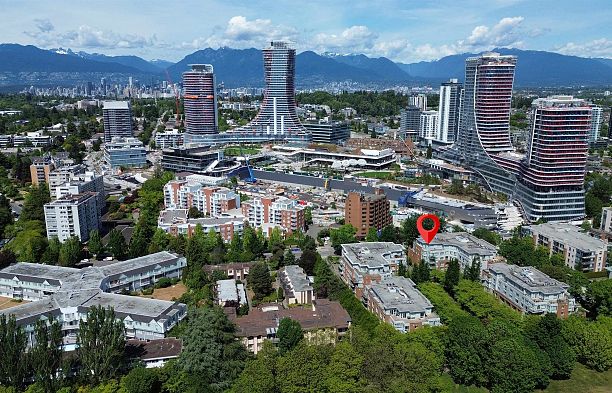 602 618 W 45th Avenue Oakridge VW