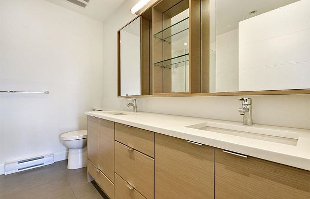 PH7 2528 Collingwood Street Kitsilano