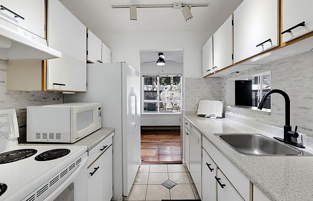 104 555 W 14th Avenue Fairview VW