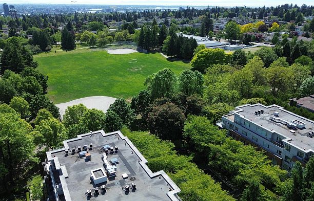 602 618 W 45th Avenue Oakridge VW