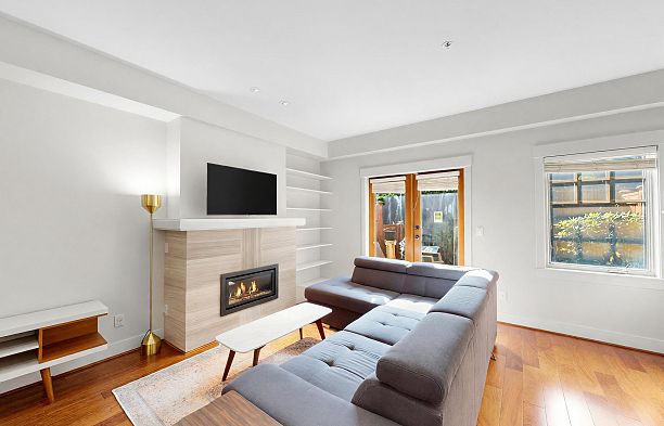 5978 Oak Street Oakridge VW