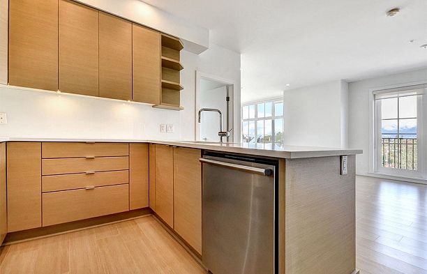 PH7 2528 Collingwood Street Kitsilano