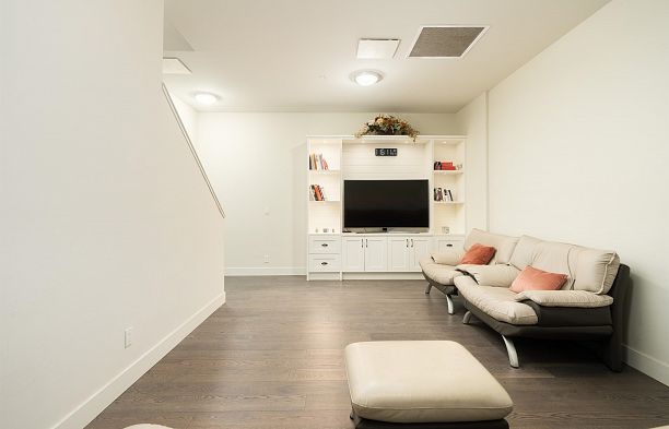 6190 Oak Street Oakridge VW