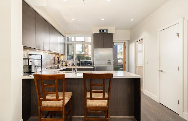 6190 Oak Street Oakridge VW