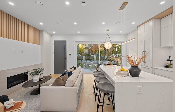 1 3657 W 11th Avenue Kitsilano