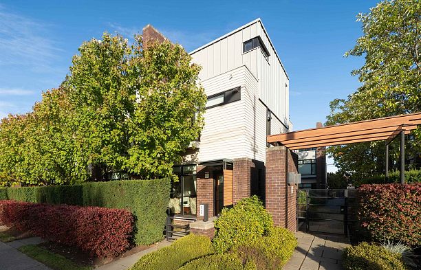 6190 Oak Street Oakridge VW