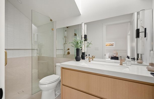 2 3657 W 11th Avenue Kitsilano