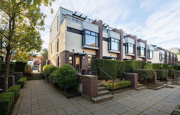 6190 Oak Street Oakridge VW