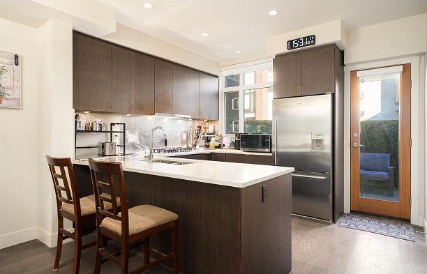 6190 Oak Street Oakridge VW