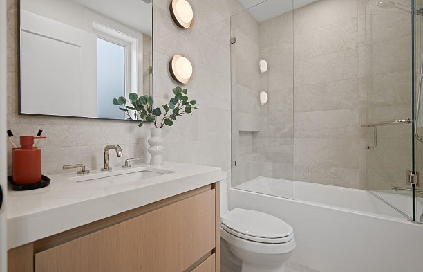 1 3657 W 11th Avenue Kitsilano