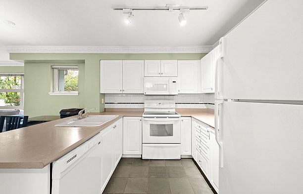 104 2815 Yew Street Kitsilano