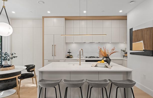 1 3657 W 11th Avenue Kitsilano