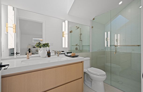 1 3657 W 11th Avenue Kitsilano