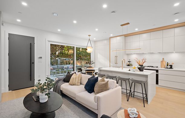 1 3657 W 11th Avenue Kitsilano