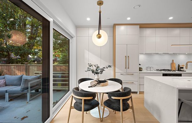 1 3657 W 11th Avenue Kitsilano