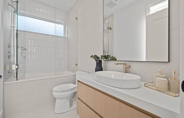 1 3657 W 11th Avenue Kitsilano