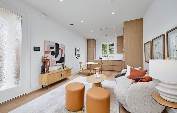 3 4659 W 11 Avenue Point Grey