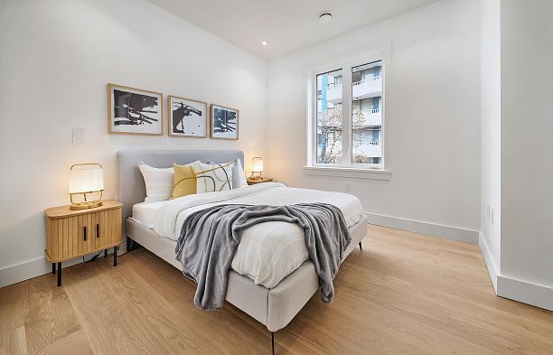 3 4659 W 11 Avenue Point Grey