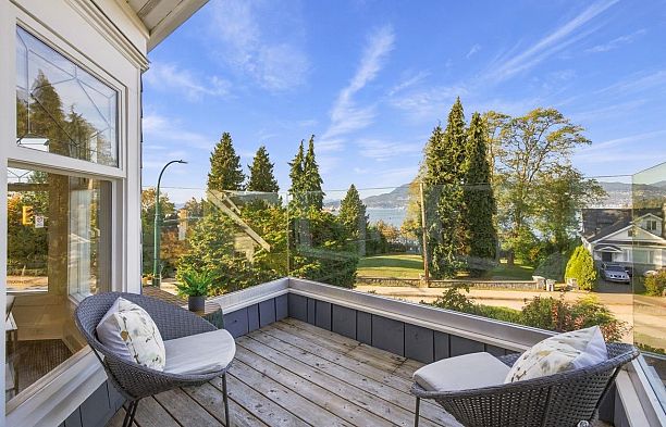 2697 York Avenue Kitsilano