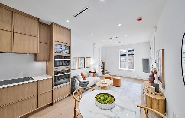 3 4659 W 11 Avenue Point Grey