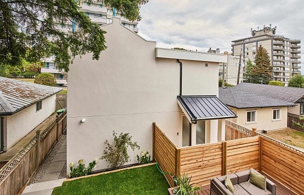 3 4659 W 11 Avenue Point Grey