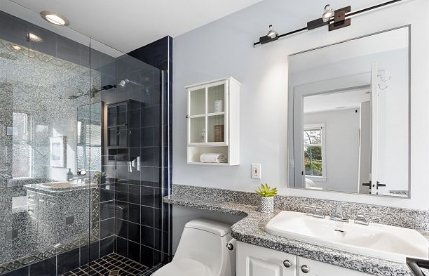 2697 York Avenue Kitsilano