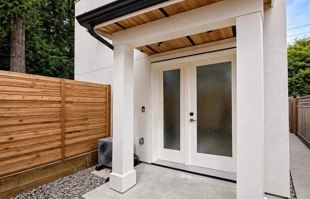 3 4659 W 11 Avenue Point Grey