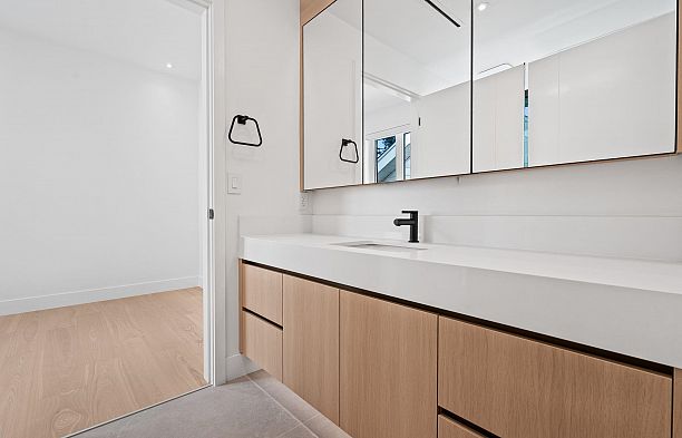 1 3813 W 16th Avenue Point Grey