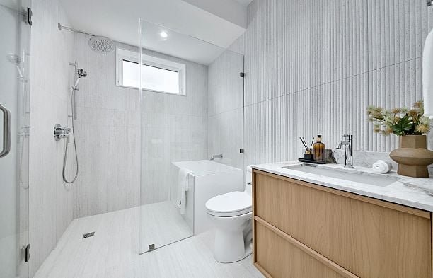3 4659 W 11 Avenue Point Grey