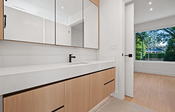 1 3813 W 16th Avenue Point Grey